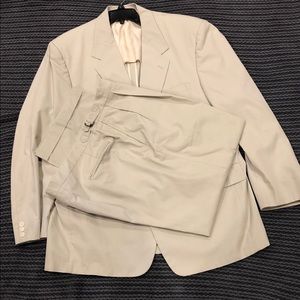 Haspel Tailored Weiss-Goldring Men’s 2pc Suit